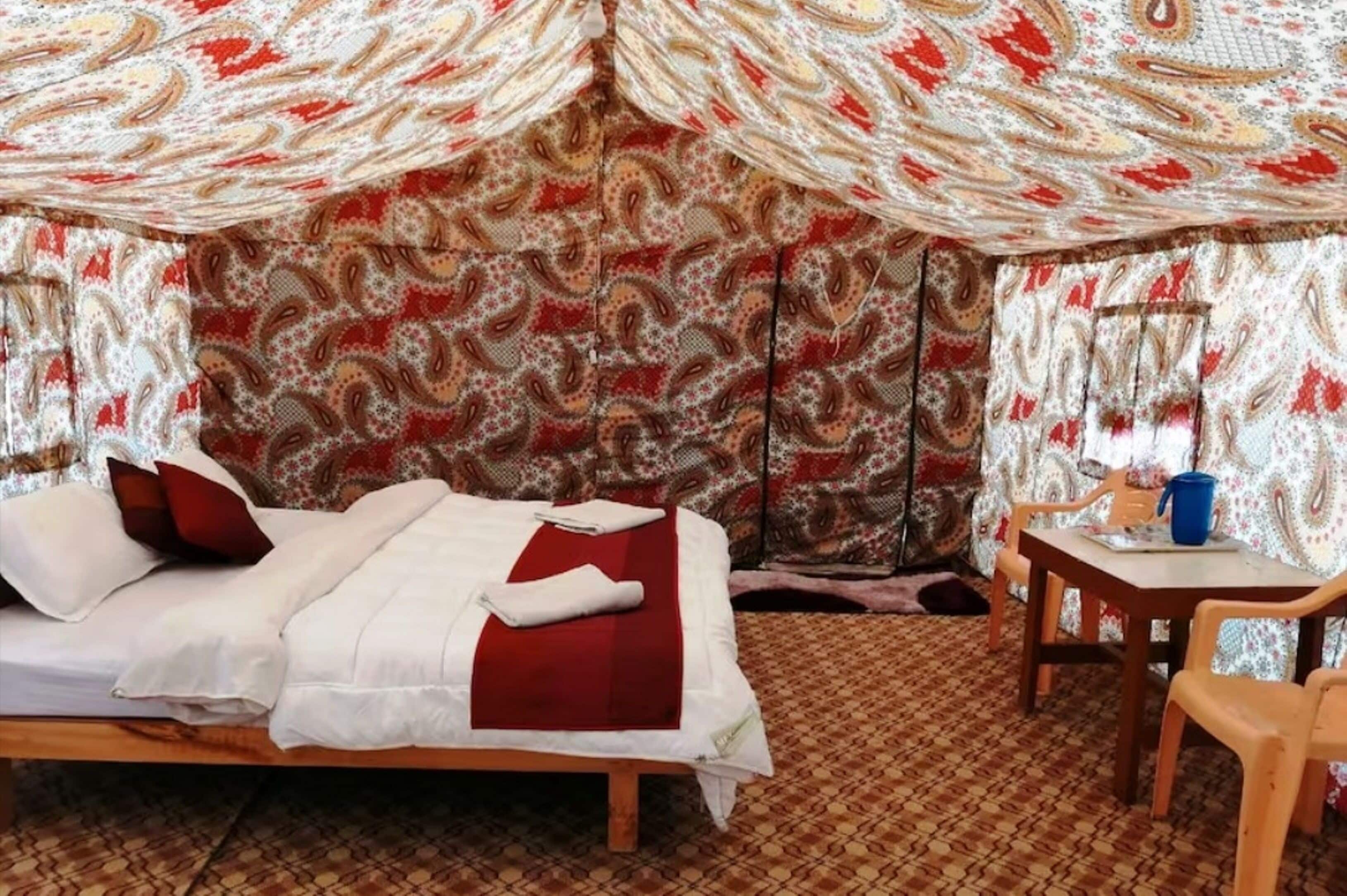 Deluxe Tent, 1 Double Bed | Rollaway beds, bed sheets