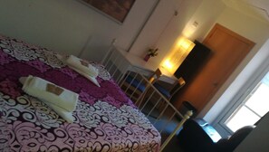 Caja de seguridad en la habitación, cortinas blackout y wifi gratis 