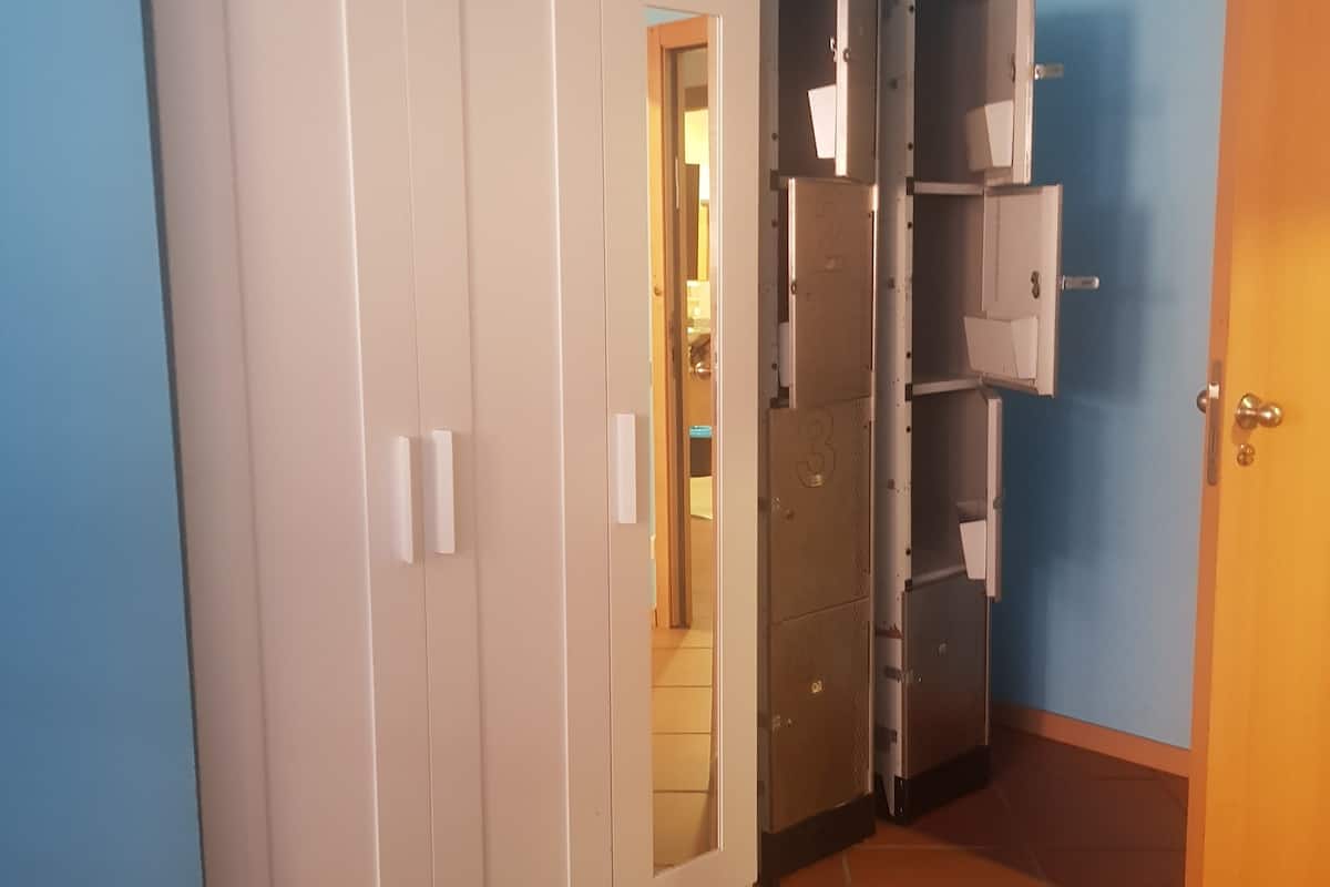 In-room safe, blackout drapes, WiFi (free), bed sheets