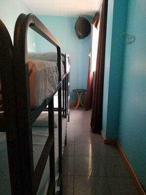 In-room safe, blackout drapes, free WiFi, bed sheets - Galaxy Star Hostel Barcelona (Barcelona)