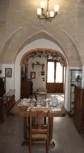 Free daily continental breakfast - Art Transparent B&B (Grottaglie)