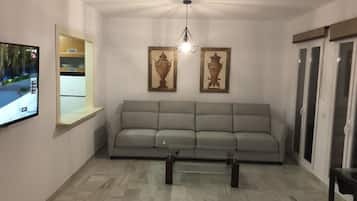 Apartamento de diseño, 1 habitación, vistas al mar | 1 dormitorio, ropa de cama de alta calidad, edredones de plumas