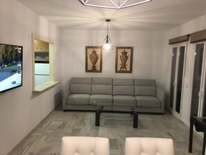 Leilighet – design, 1 soverom, sjøutsikt | 1 soverom, sengetøy av topp kvalitet, dundyner og memory foam-senger