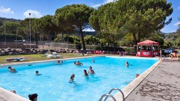 Alberca al aire libre por temporada