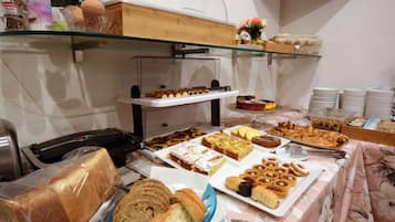 Petit déjeuner buffet (8 EUR par personne)