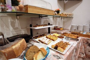 Daily buffet breakfast for a fee - Albergo Italia (Piombino)