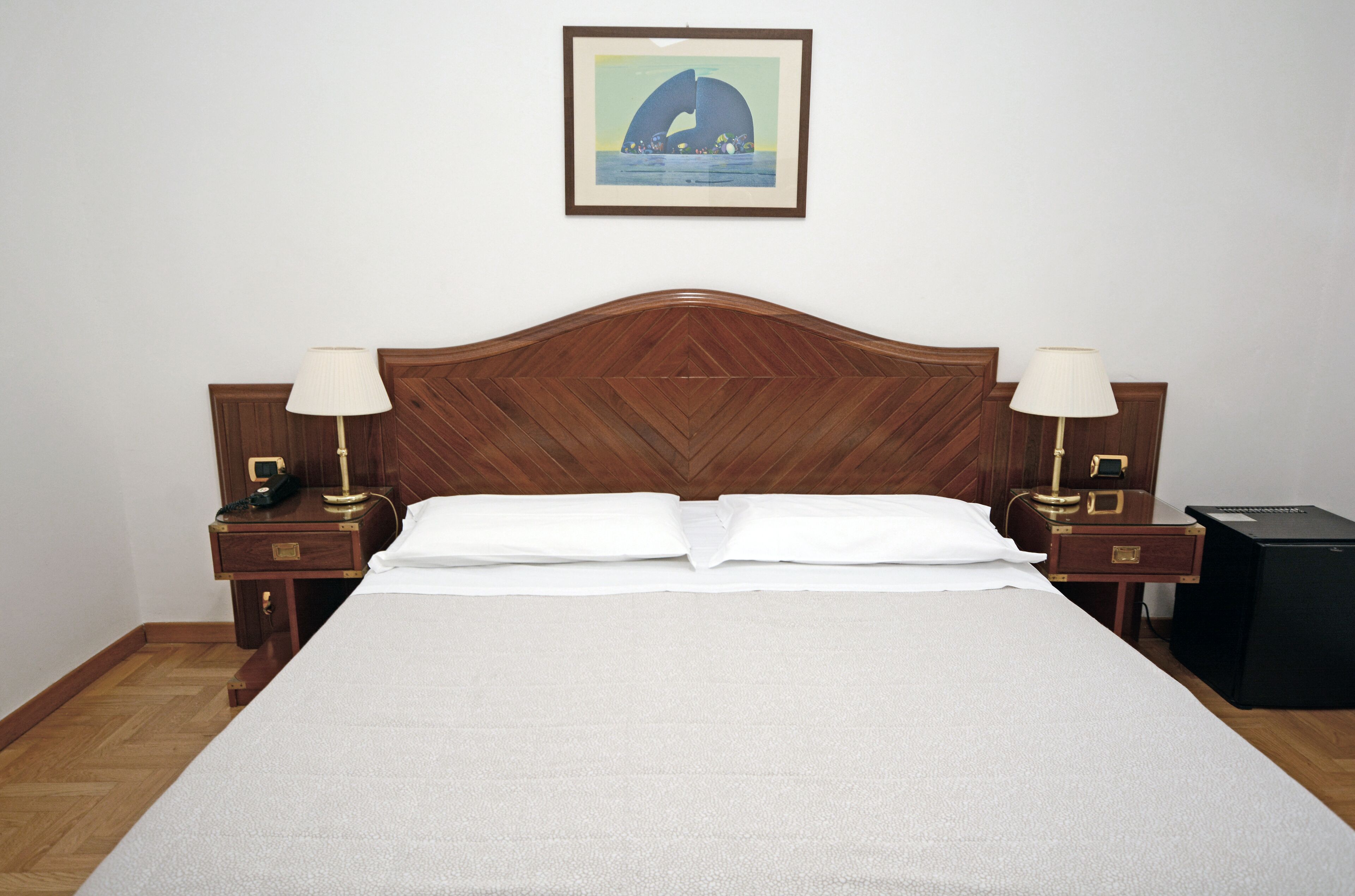standard double or twin room | desk, cots/infant beds, rollaway beds, free wifi