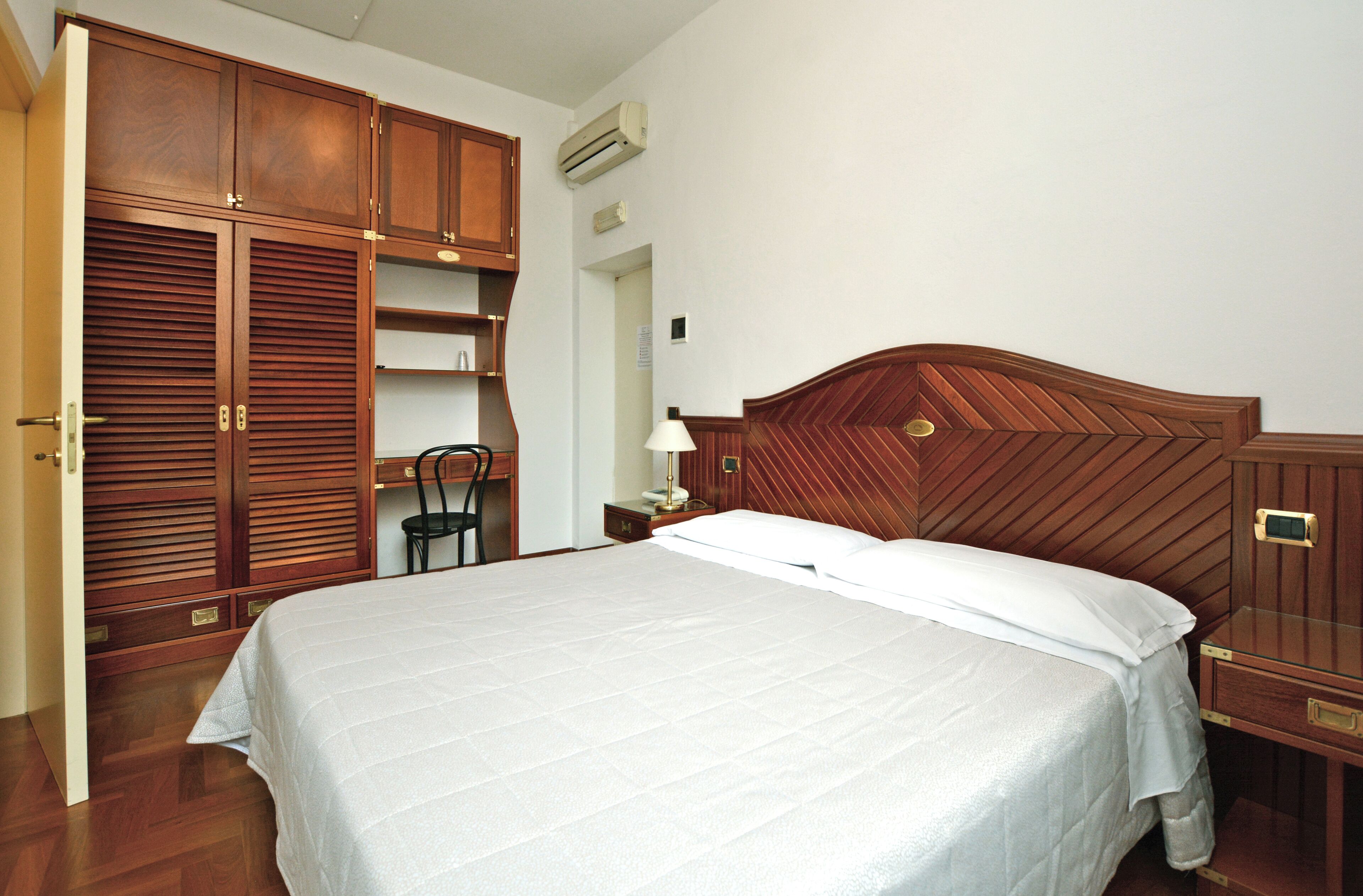 economy double room | desk, cots/infant beds, rollaway beds, free wifi