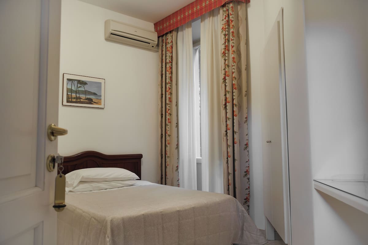 Habitación individual estándar | Escritorio, cunas (de pago), camas supletorias y wifi gratis