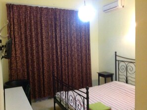 ダブルルーム 専用バスルーム | デスク、WiFi