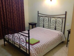 Habitación doble, baño privado | Escritorio y wifi