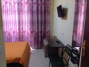 Kamar Triple, kamar mandi pribadi | Meja kerja dan Wi-Fi
