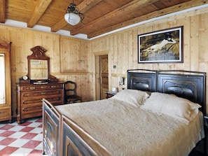 Tweepersoonskamer, gemeenschappelijke badkamer (Folon) | Divers