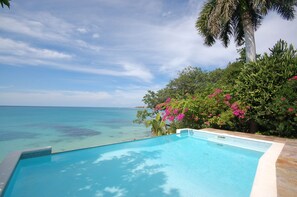 Outdoor pool, an infinity pool