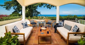 Terrace/patio - Mills Villa by Jamaican Treasures (Runaway Bay)