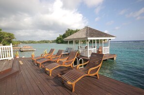 Terrace/patio - San Bar 6BR by Jamaican Treasures (Port Antonio)