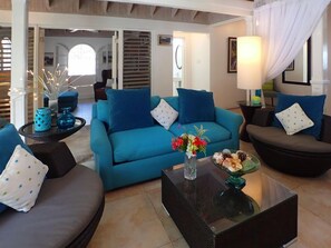 Zimmer, 4 Schlafzimmer | Wohnzimmer | Flachbildfernseher