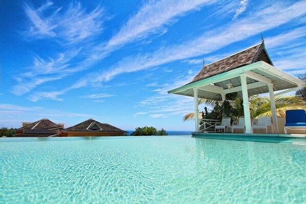 Outdoor pool - Paradise Plum, Montego Bay 4BR (Montego Bay)