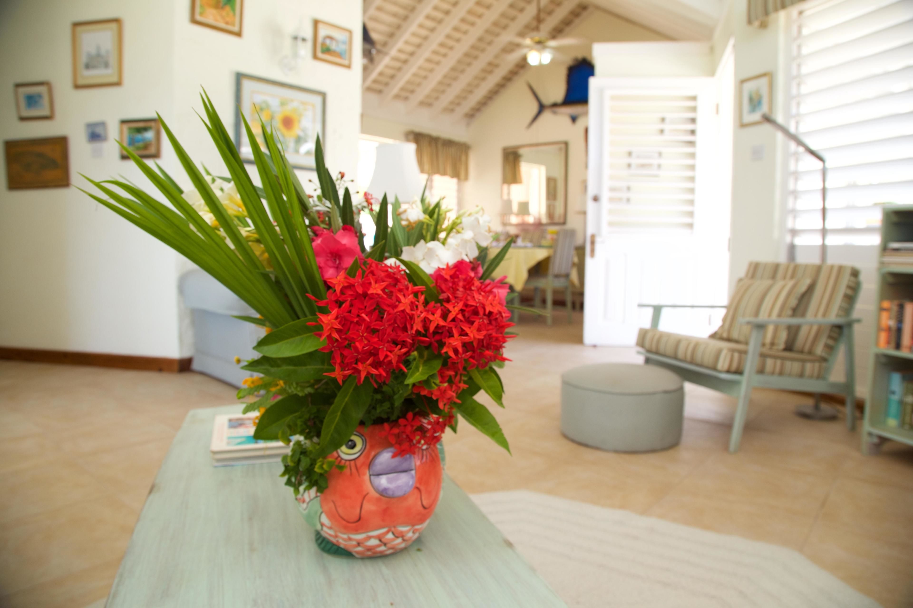 Room, 4 Bedrooms | Living area | Flat-screen TV