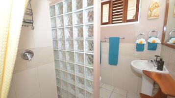 Phòng, 3 phòng ngủ | Phòng tắm | Buồng tắm vòi sen