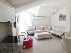 公寓, 2 間臥室, 露台 | 起居區 |  LCD 液晶電視