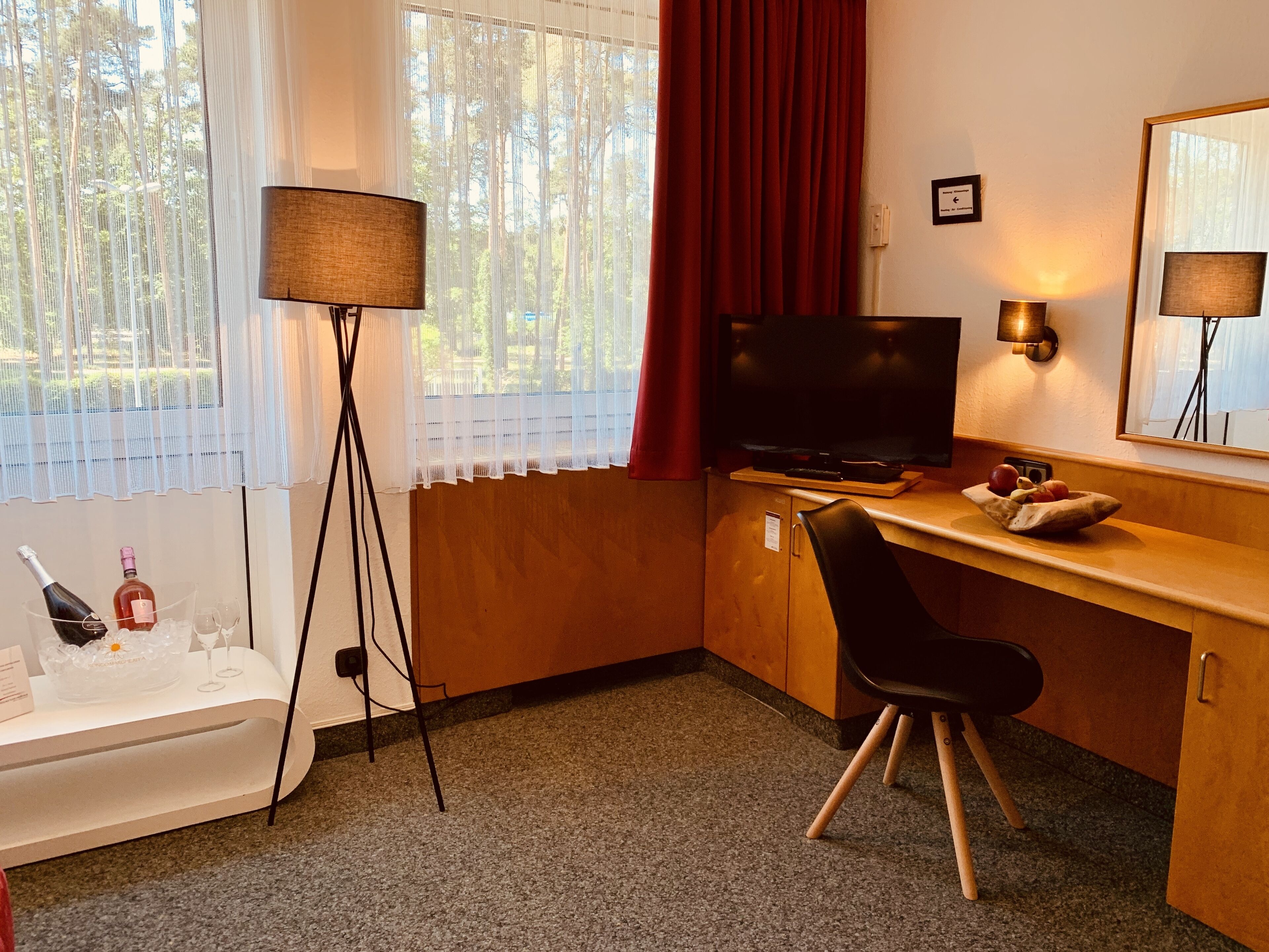 Comfort Double or Twin Room | Premium bedding, desk, blackout drapes, iron/ironing board