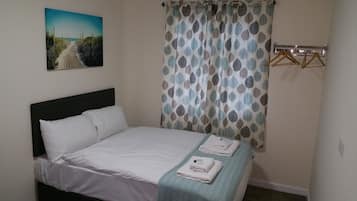 Basic-Doppelzimmer | Schreibtisch, schallisolierte Zimmer, Bügeleisen/Bügelbrett