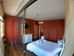 Superior Double Room | Minibar, iron/ironing board, free WiFi, bed sheets - Pousada Marotta (Ouro Preto)