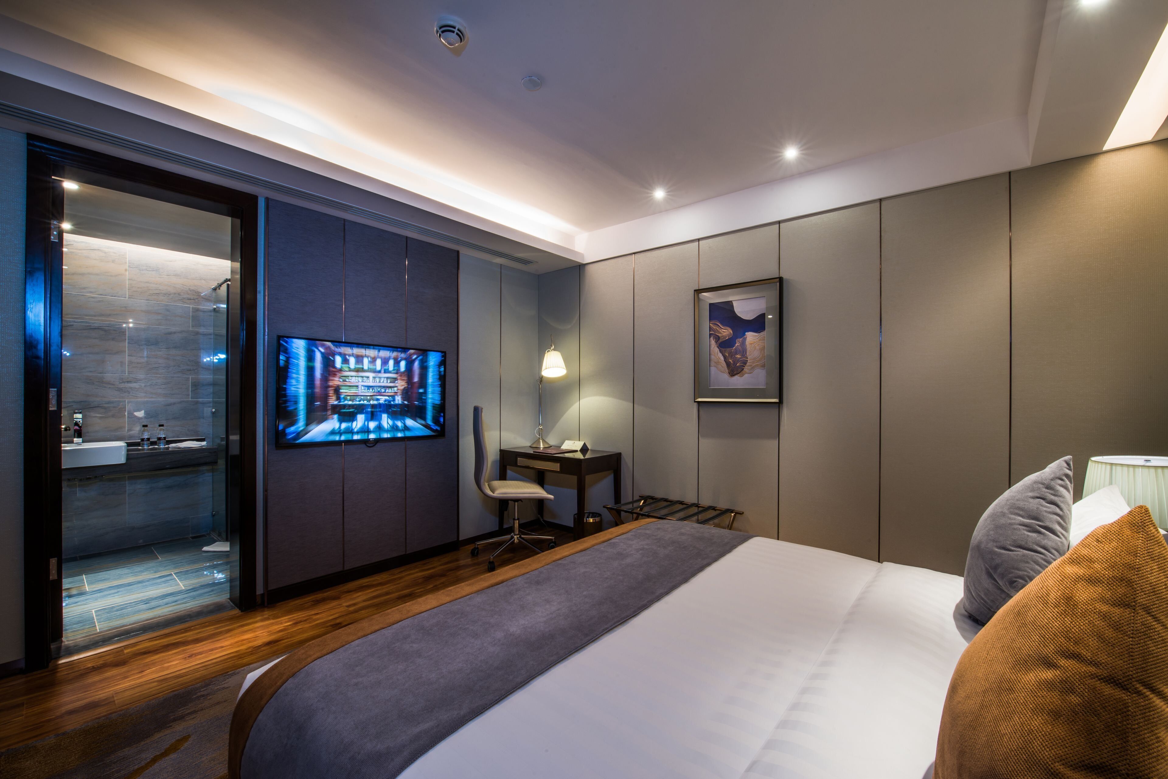 Habitación doble Deluxe | Minibar, caja de seguridad en la habitación y escritorio 