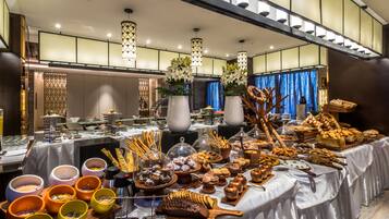 Daily buffet breakfast (SAR 120 per person)