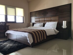 Minibar, desk, rollaway beds, free WiFi