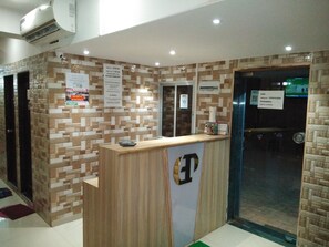 Reception - Golden Dormitory - Hostel (Mumbai)