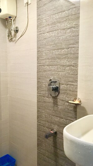 Shared Dormitory, Men only, City View | Bathroom | Shower, free toiletries, slippers, towels - Golden Dormitory - Hostel (Mumbai)