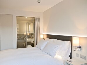 Suite estudio, cocina | Ropa de cama de alta calidad y caja de seguridad en la habitación 