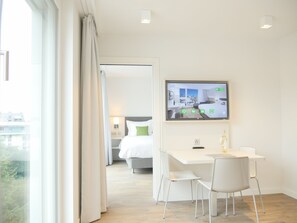 Departamento, 1 habitación, cocina | Sala de estar | Televisión de pantalla plana 
