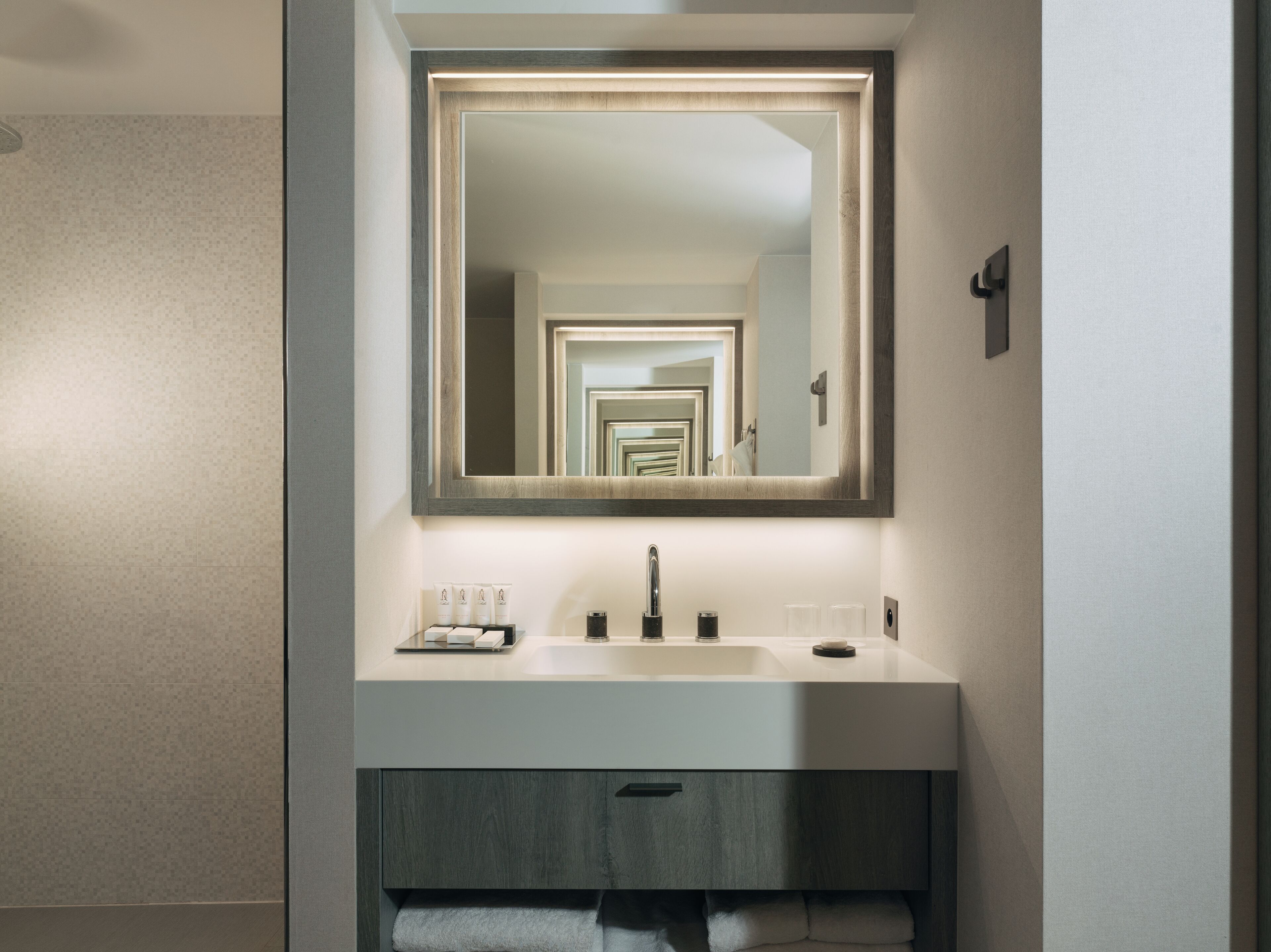 standard room, 1 king bed, courtyard view | bathroom | separate bathtub and shower, free toiletries, hair dryer, bathrobes