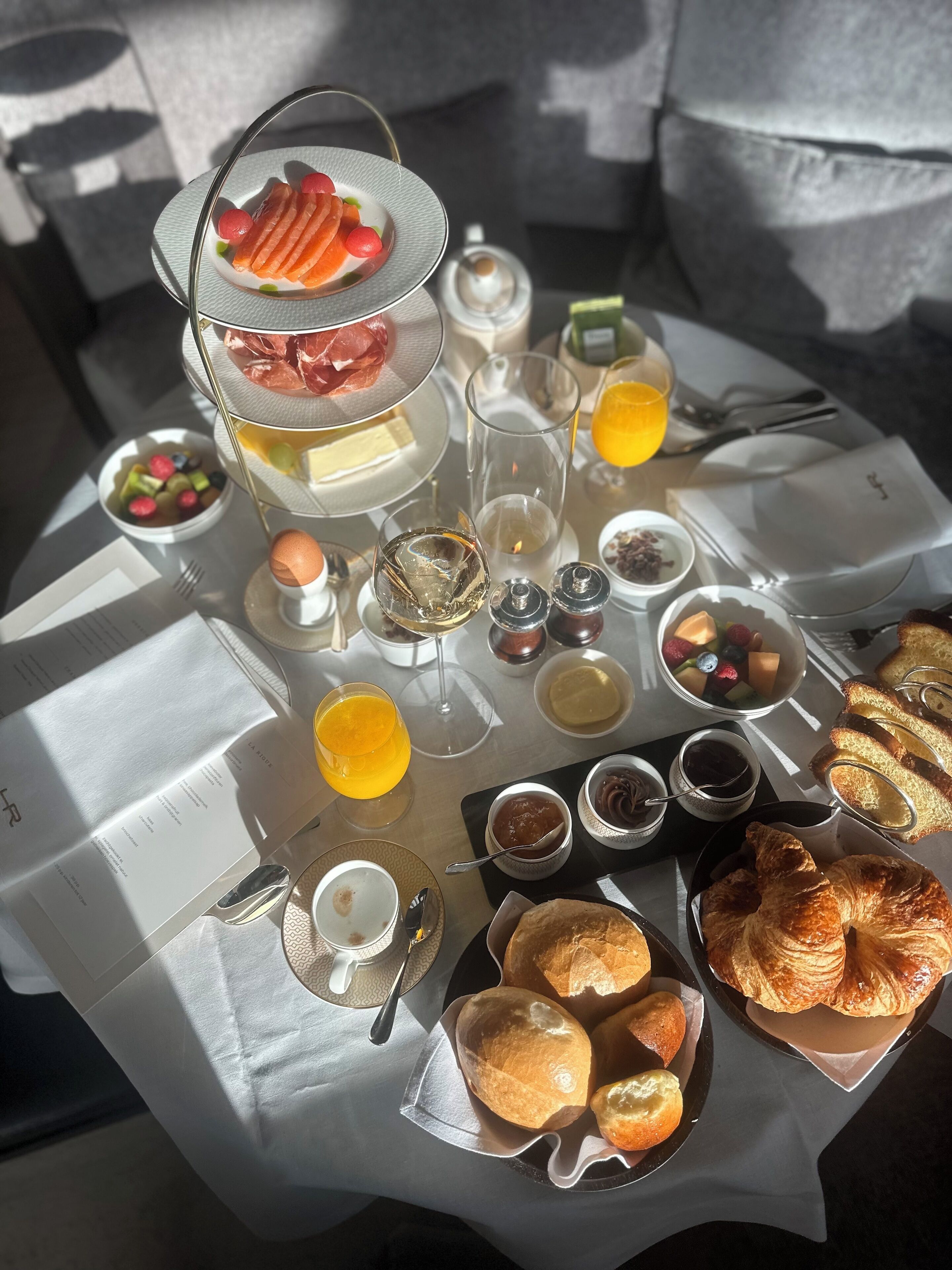 daily buffet breakfast (eur 45 per person)
