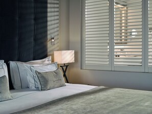 Chambre Standard, 1 très grand lit, vue ville