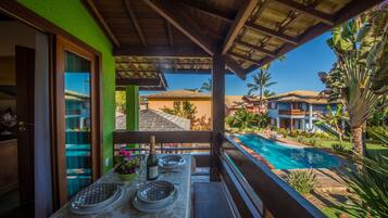 Apartamento standard, 1 quarto, cozinha, vista para a piscina | Sacada