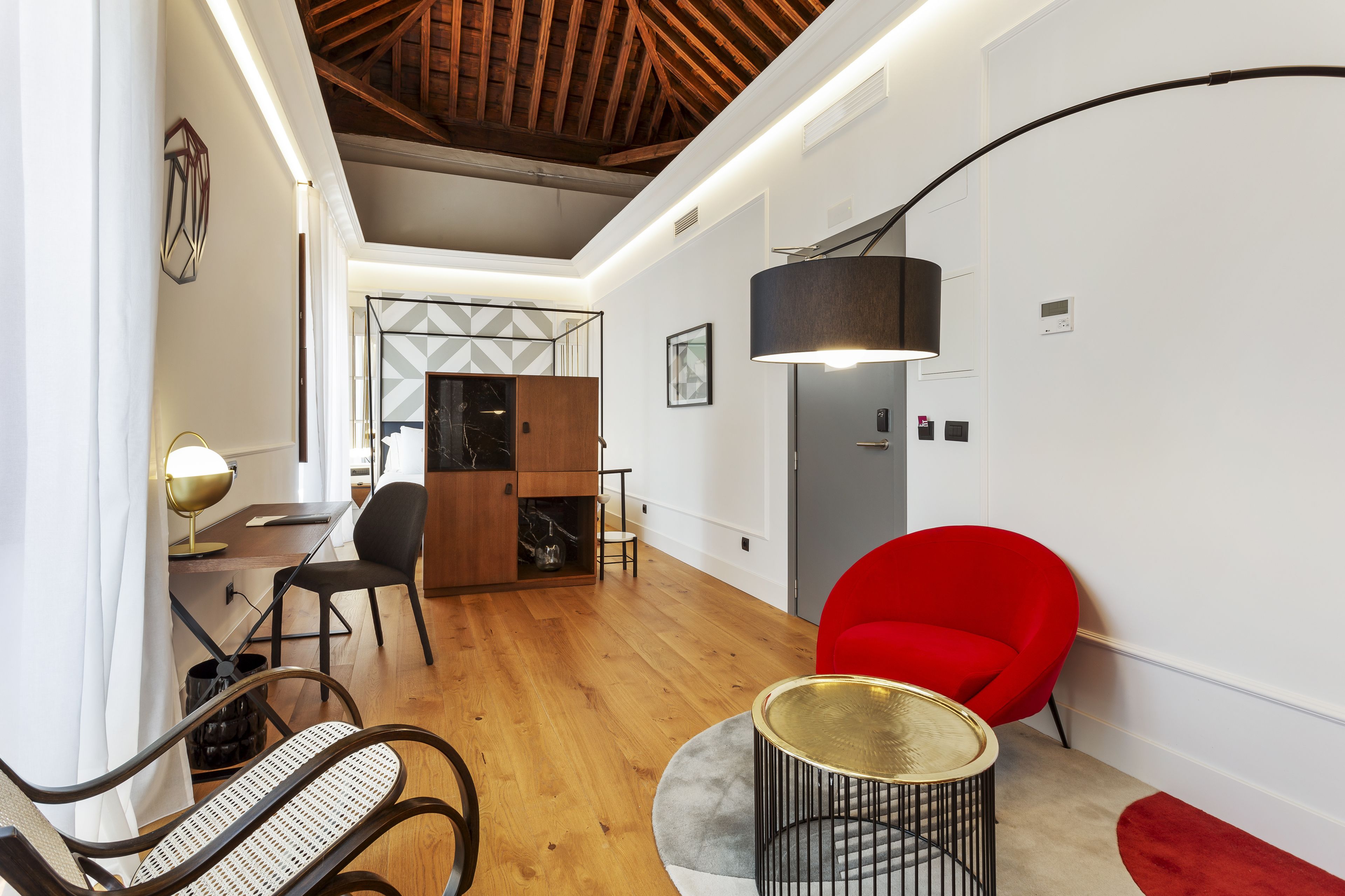 suite | premium bedding, in-room safe, blackout curtains, iron/ironing board