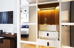 Standard Double or Twin Room | Premium bedding, in-room safe, blackout drapes, iron/ironing board - One Shot Conde Torrejón (Seville)