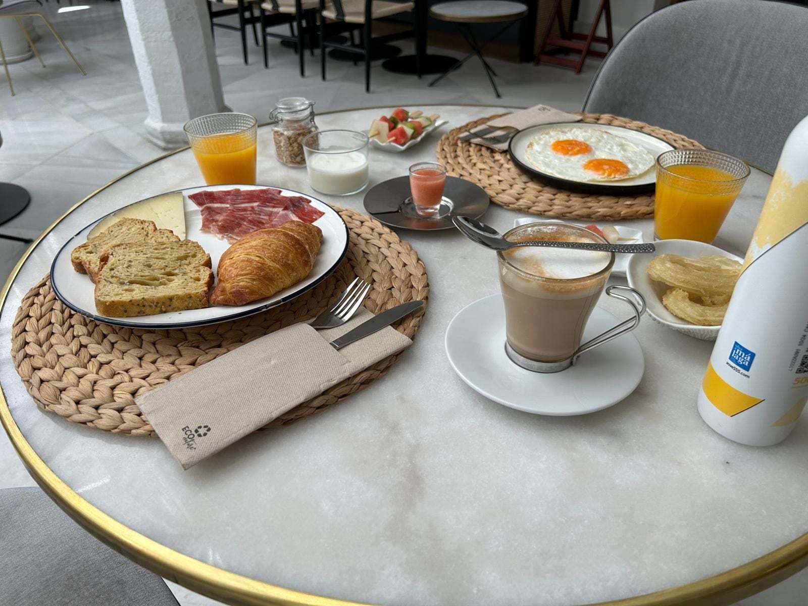 daily cooked-to-order breakfast (eur 16 per person)