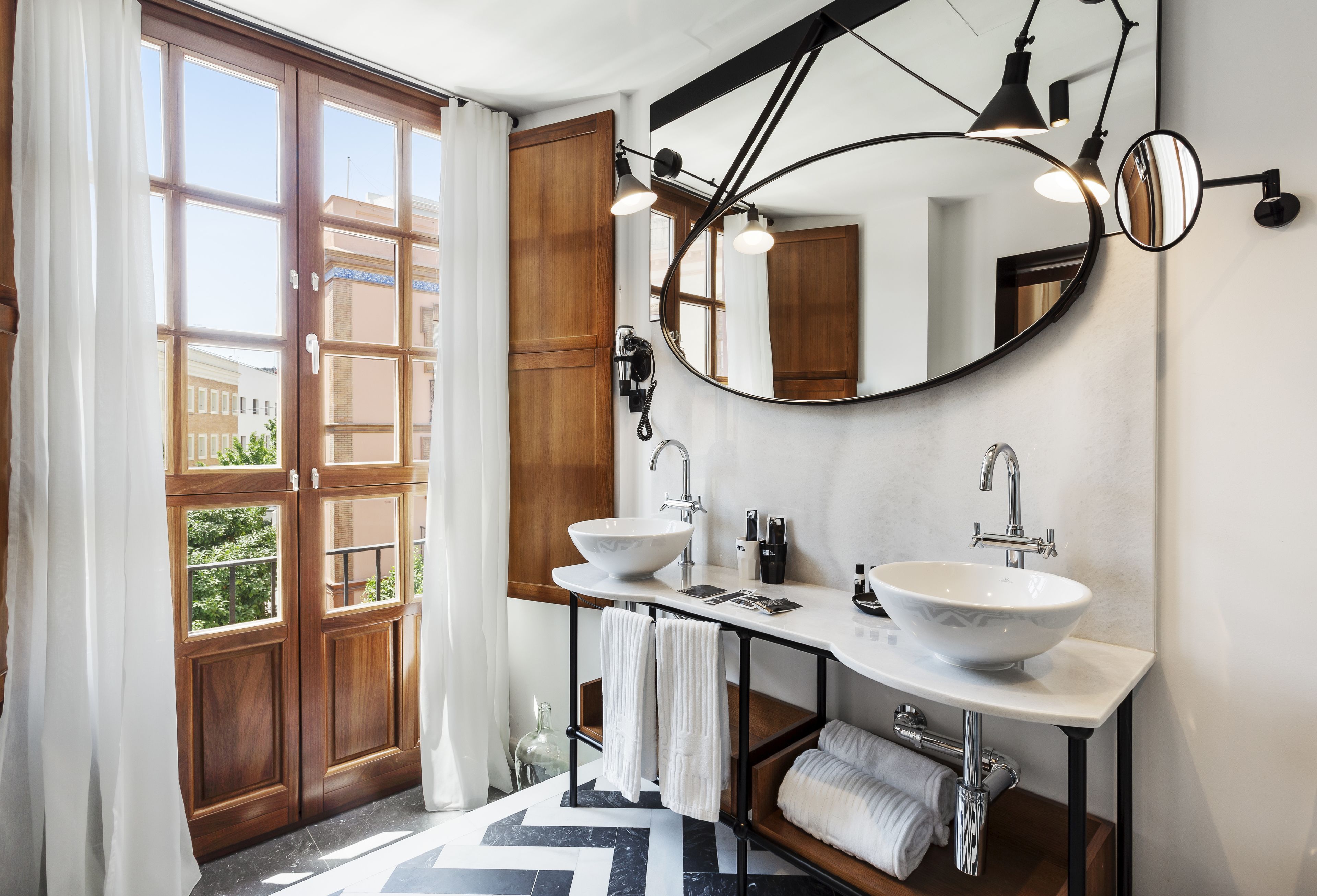 suite | bathroom | free toiletries, hair dryer, towels