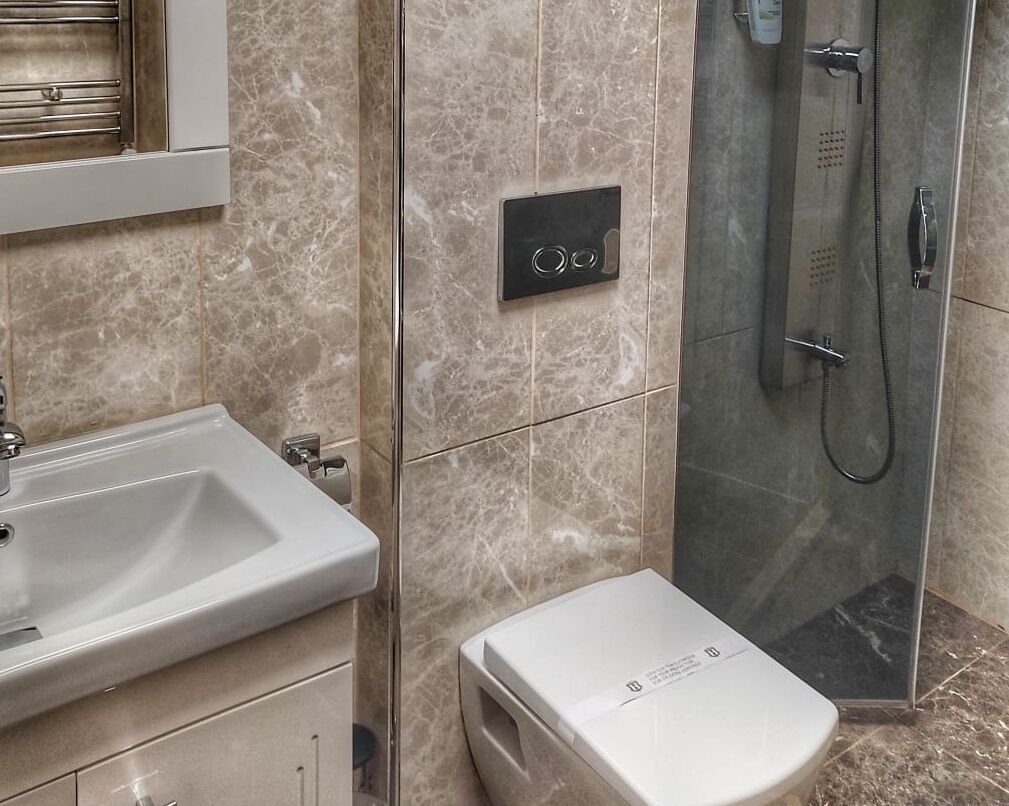 economy room without balcony ground floor | bathroom | shower, free toiletries, hair dryer, slippers