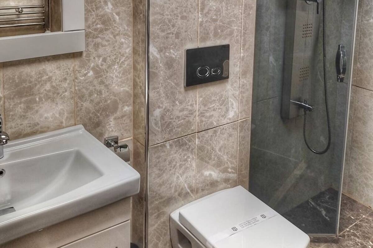 economy room without balcony ground floor | bathroom | shower, free toiletries, hair dryer, slippers