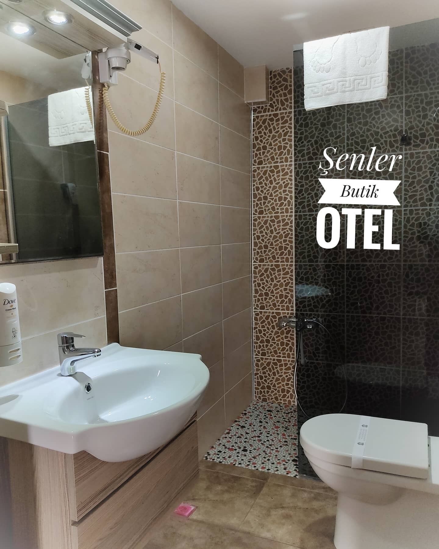 standard  room | bathroom | shower, free toiletries, hair dryer, slippers