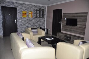 1 bedroom, premium bedding, in-room safe, desk - Beni Apartment And Suites (Lagos)