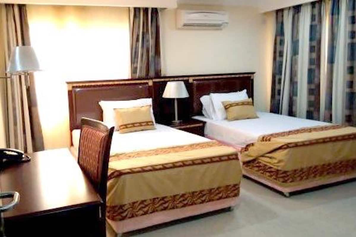 1 bedroom, premium bedding, in-room safe, desk