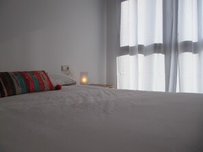 Departamento, 1 habitación, vista a la montaña | 1 habitación, escritorio y cortinas blackout 