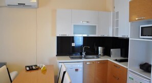 Apartment, 2 Bedrooms | Private kitchenette